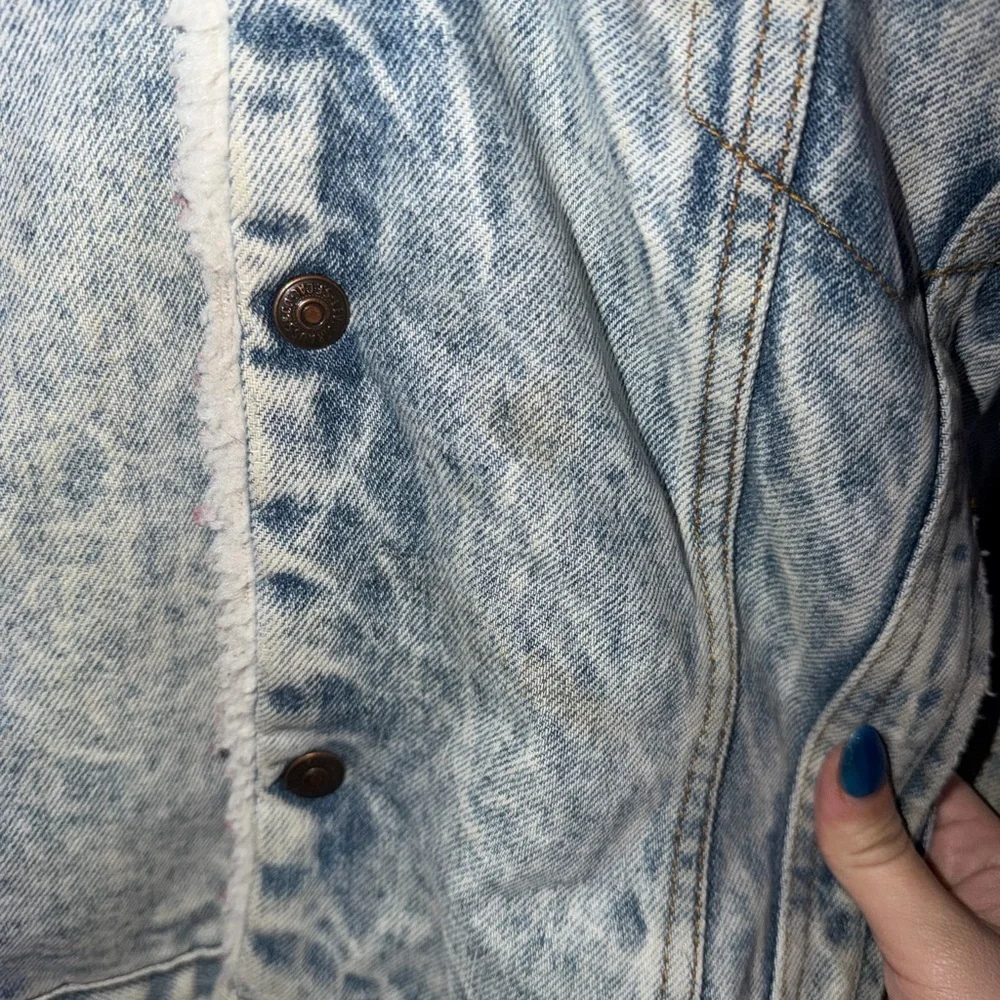 Vintage Levi’s Acid Wash Denim Sherpa Lined Trucker Jacket